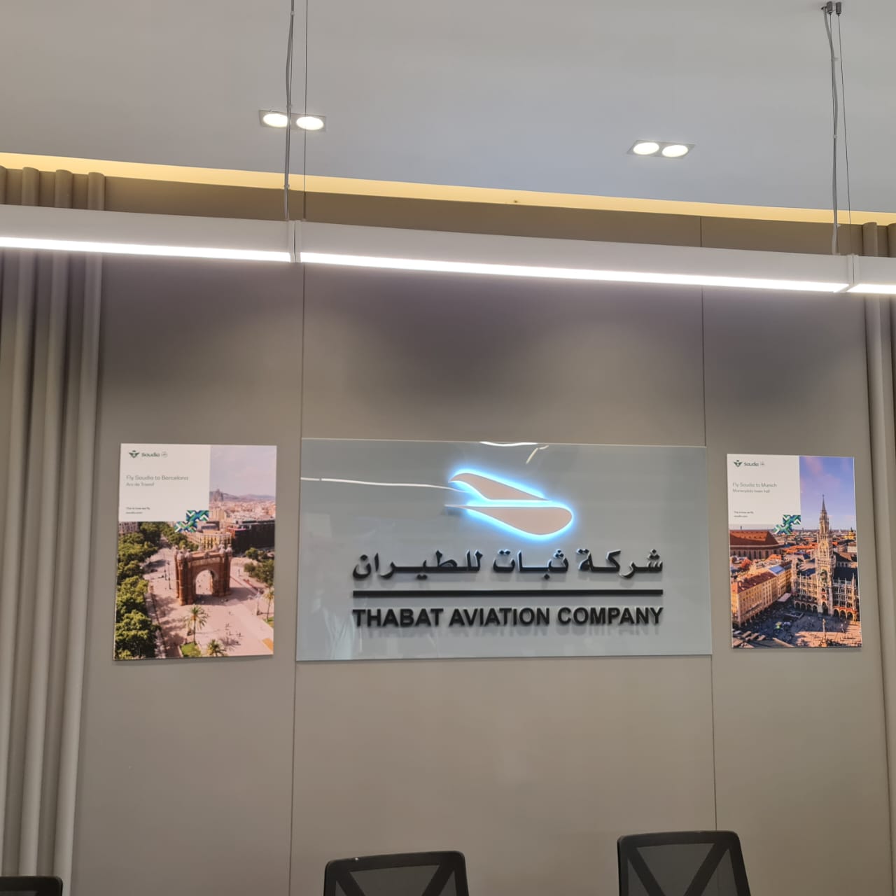 اللوحات الداخلية والخارجية